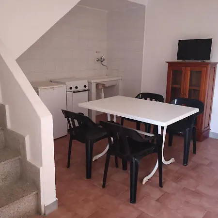 A 10 Chilometri Da E 2 Dalla Di Solanas *